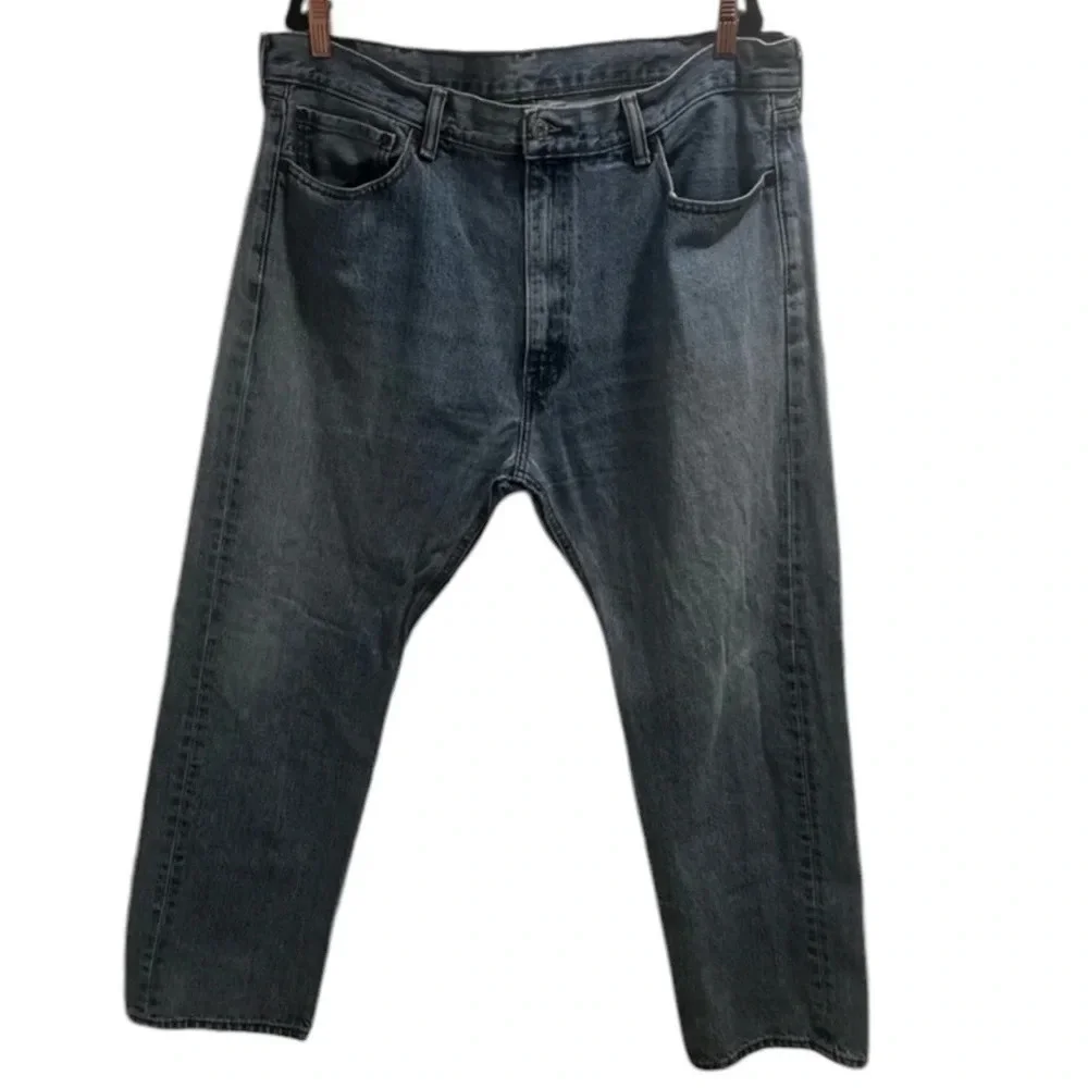Levi’s 505 jeans in great condition just a minor snag on the back of the knee​